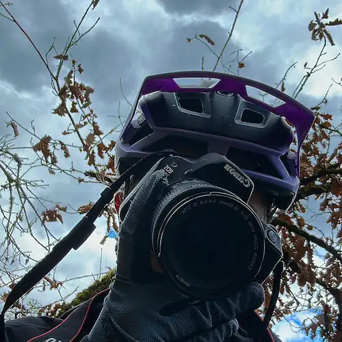 Portrait d'Élo, photographe VTT
